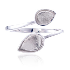Double pear ring setting