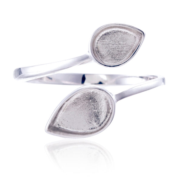 Double pear ring setting