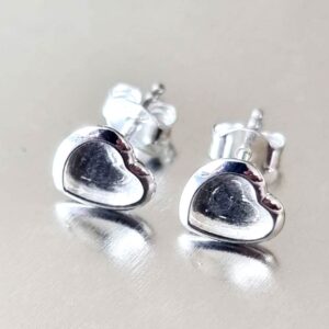Heart studs closed back shallow setting 4mm