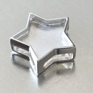 Star shaped pendant closed back SE529P